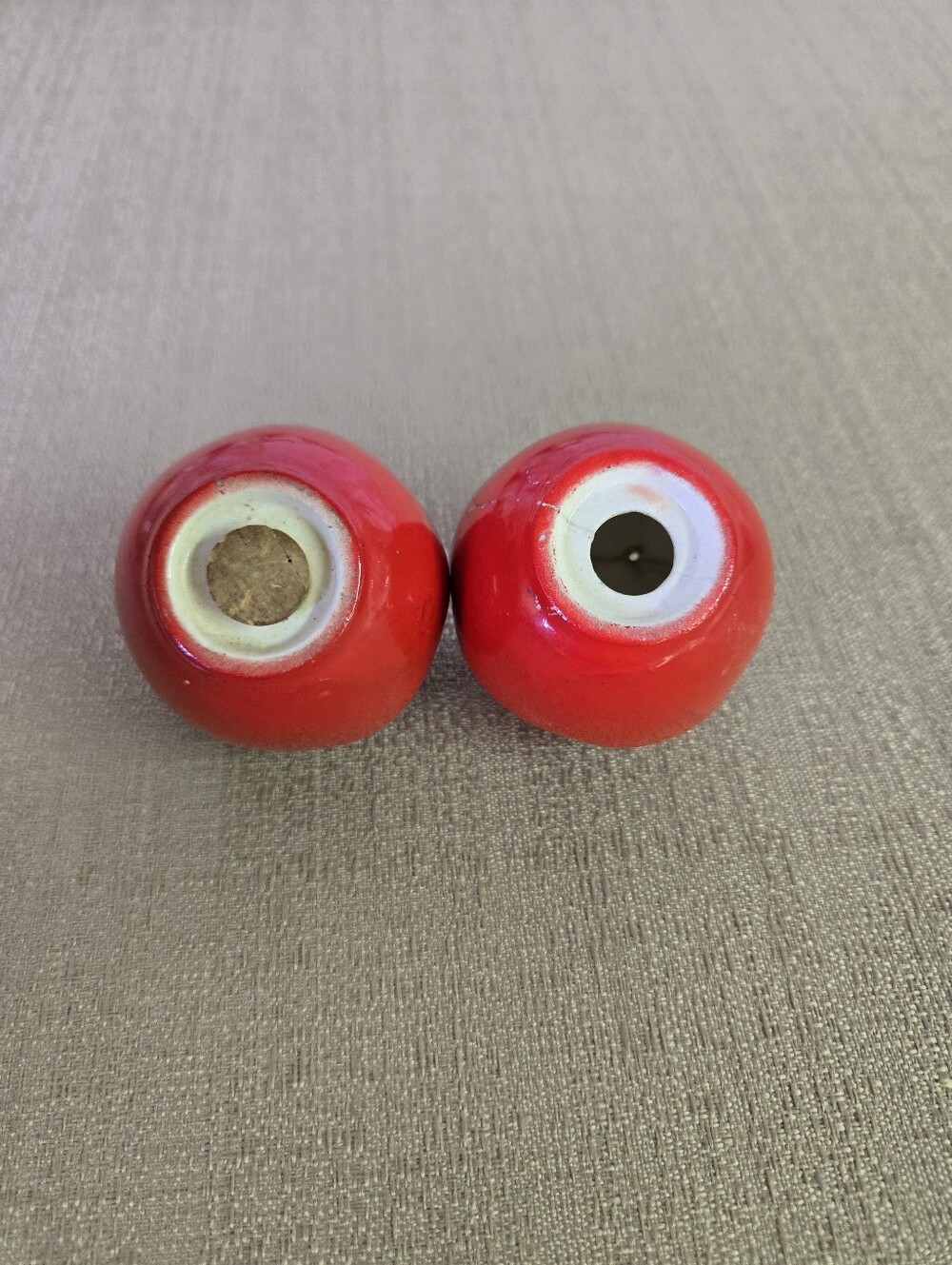 Ceramic Tomato Salt and Pepper Shakers - Red & Green - Picture 4 of 4